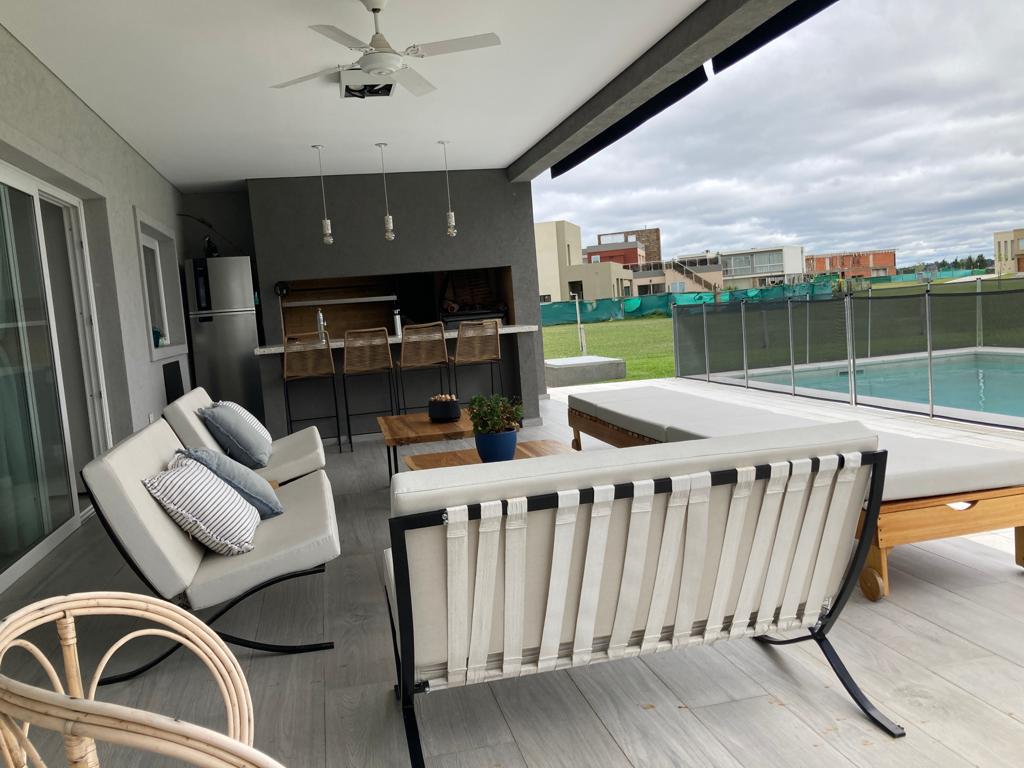 Casa en Venta en Terralagos Barrio Privado Canning Ezeiza