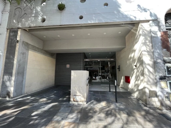 Departamento con cochera en Alquiler Av San Juan 1000 San Cristobal Capital Federal