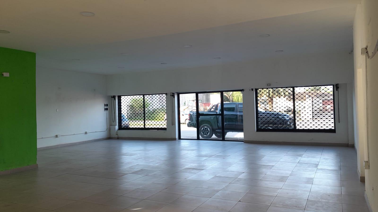 Local comercial en Monte Grande en Alquiler. Ubicado en Av Leandro Alem