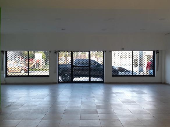 Local comercial en Monte Grande en Alquiler. Ubicado en Av Leandro Alem