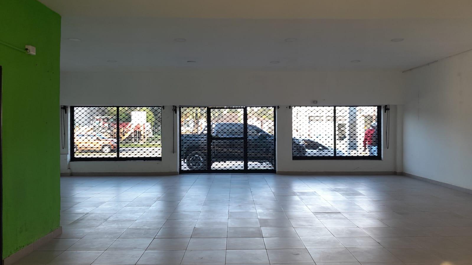 Local comercial en Monte Grande en Alquiler. Ubicado en Av Leandro Alem