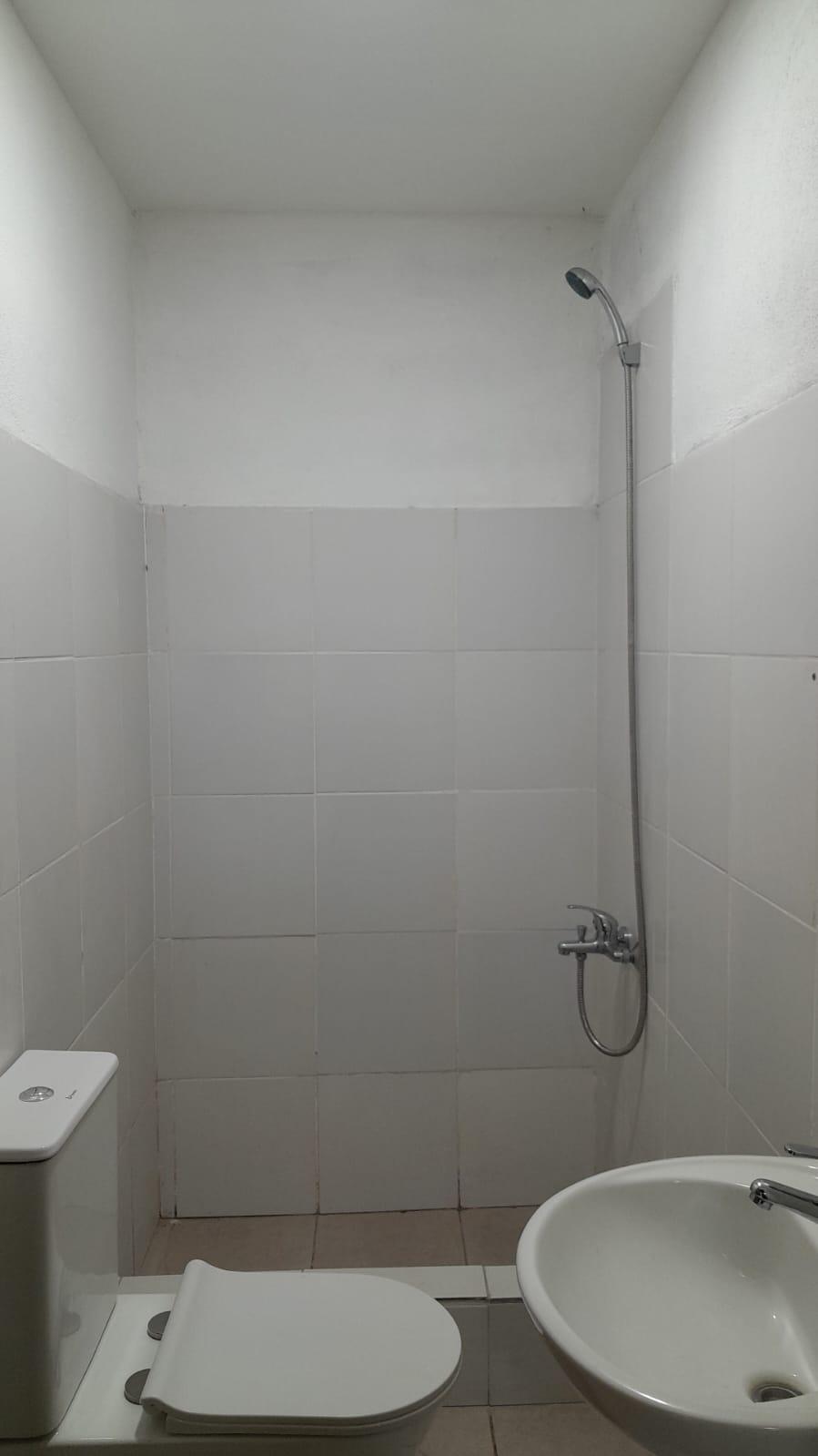 Local comercial en Monte Grande en Alquiler. Ubicado en Av Leandro Alem