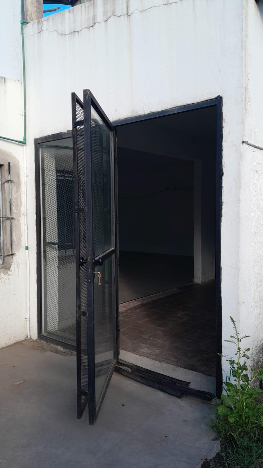 Local comercial en Monte Grande en Alquiler. Ubicado en Av Leandro Alem