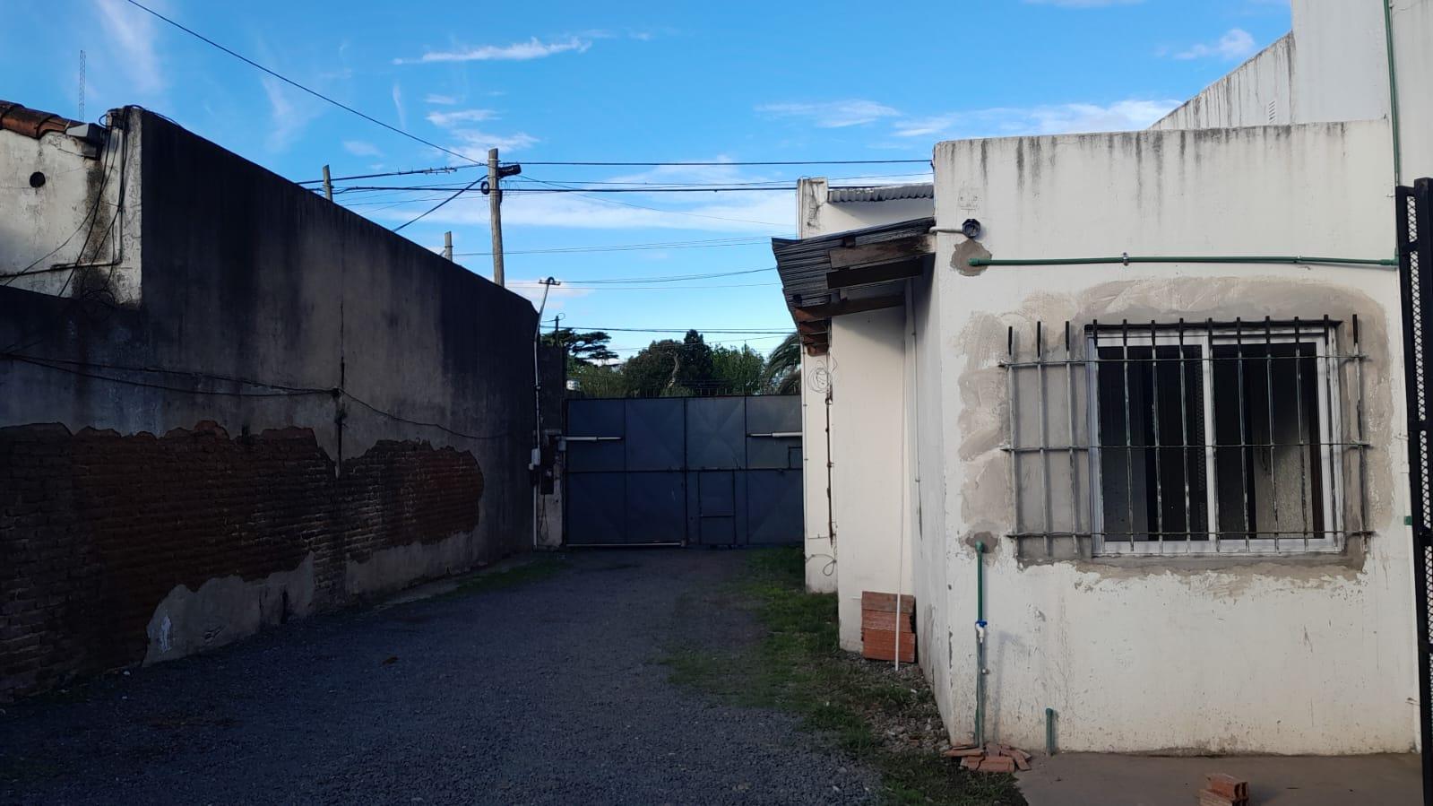 Local comercial en Monte Grande en Alquiler. Ubicado en Av Leandro Alem