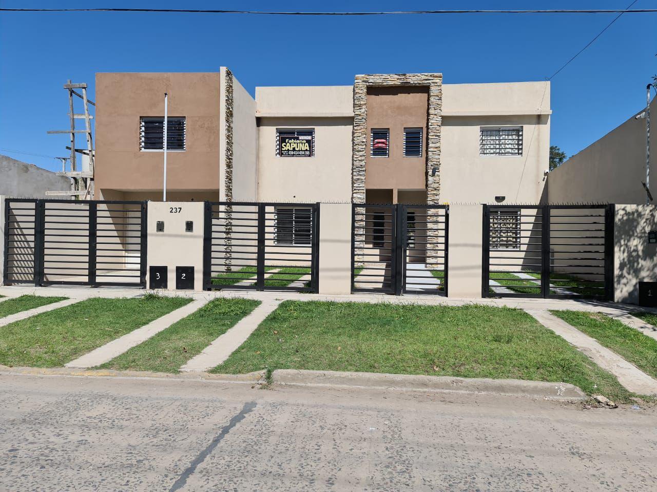 Duplex de 3 ambientes con patio jardín y parrilla en venta en San Vicente