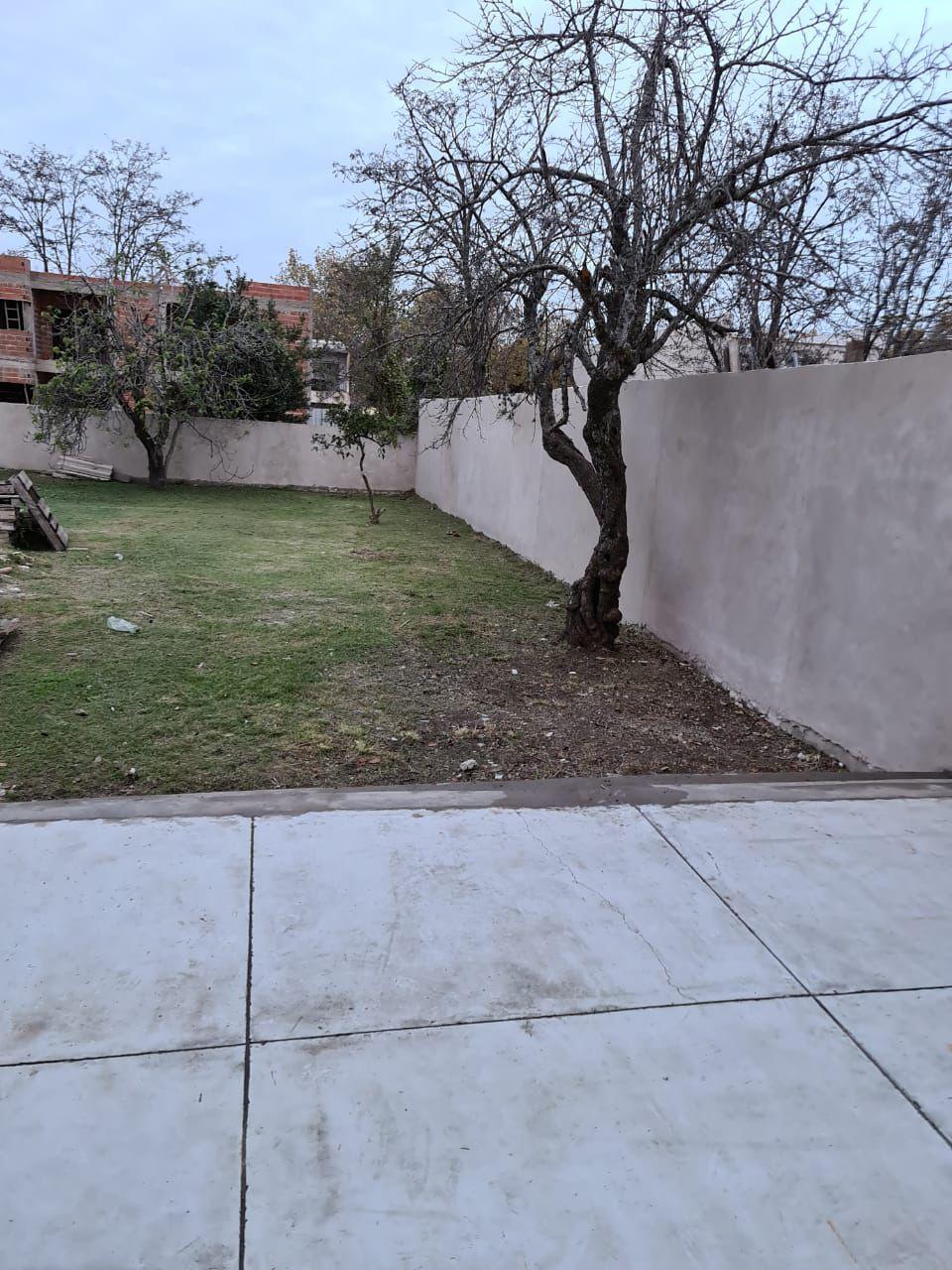 Duplex de 3 ambientes con patio jardín y parrilla en venta en San Vicente