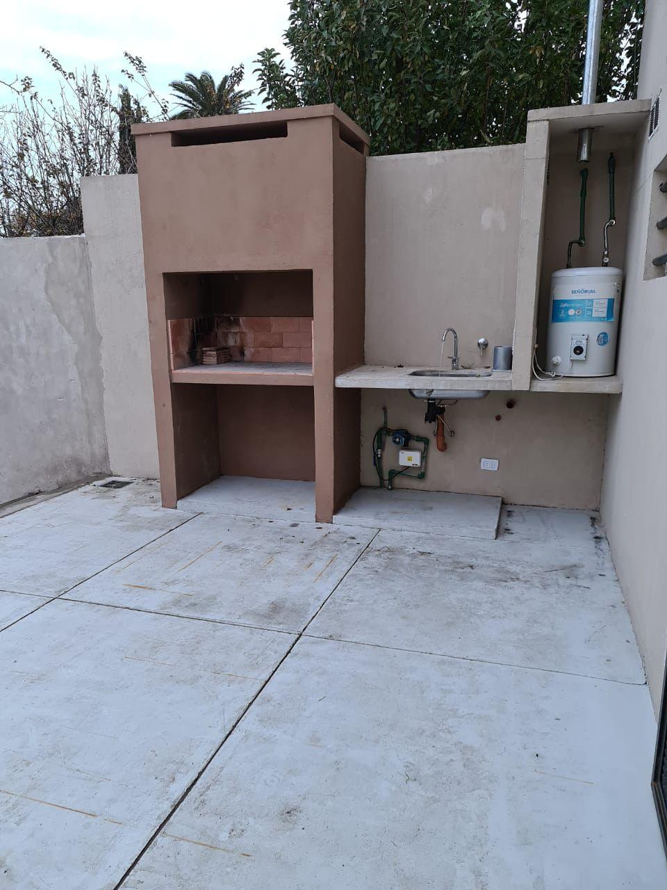 Duplex de 3 ambientes con patio jardín y parrilla en venta en San Vicente