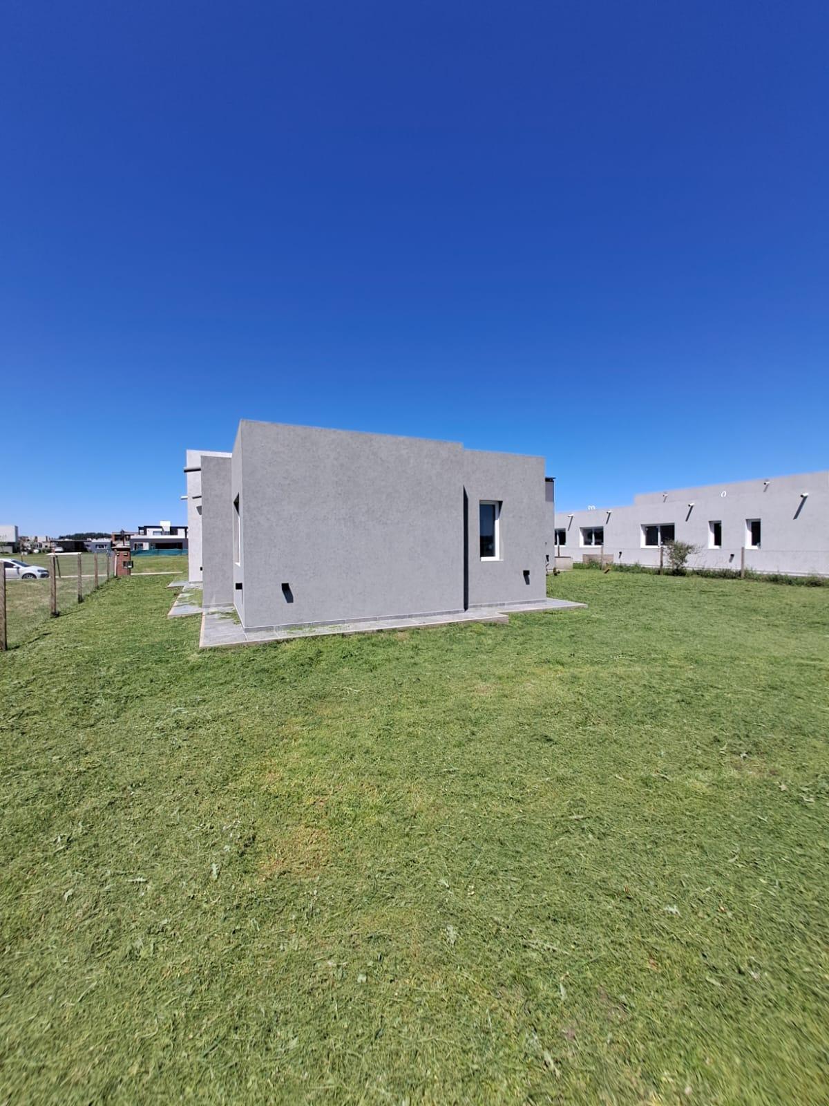 Casa en venta en San Simon a estrenar con 4 dormitorios y 3 baños