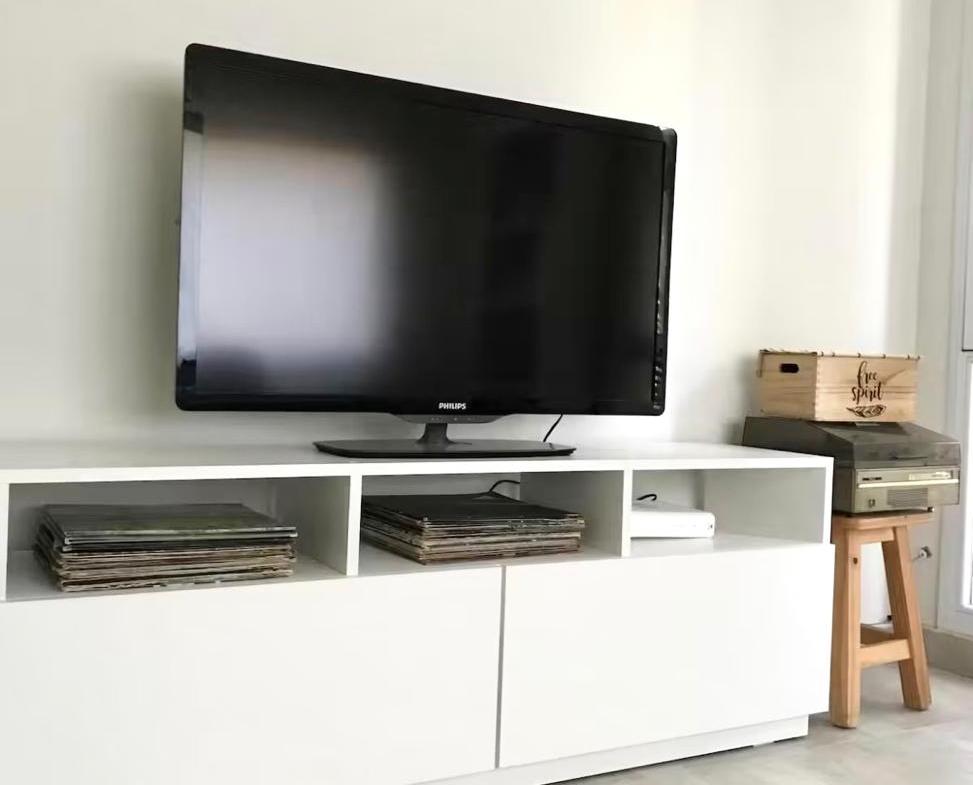 973