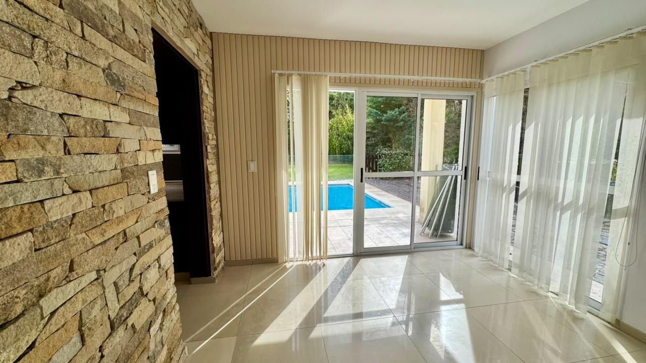 Casa en venta en Canning barrio Solar del Bosque Con Escritura Apto crédito