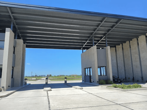 Venta de Lote De 700 M2 con ubicación central dentro del barrio Saint Thomas Chico Canning