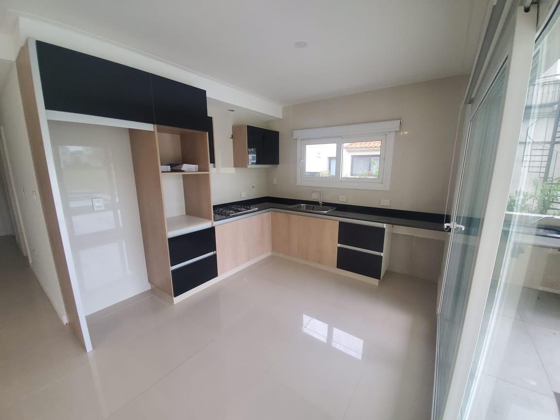 Casa de estilo clásico de 5 ambientes en venta en Saint Thomas Oeste Canning