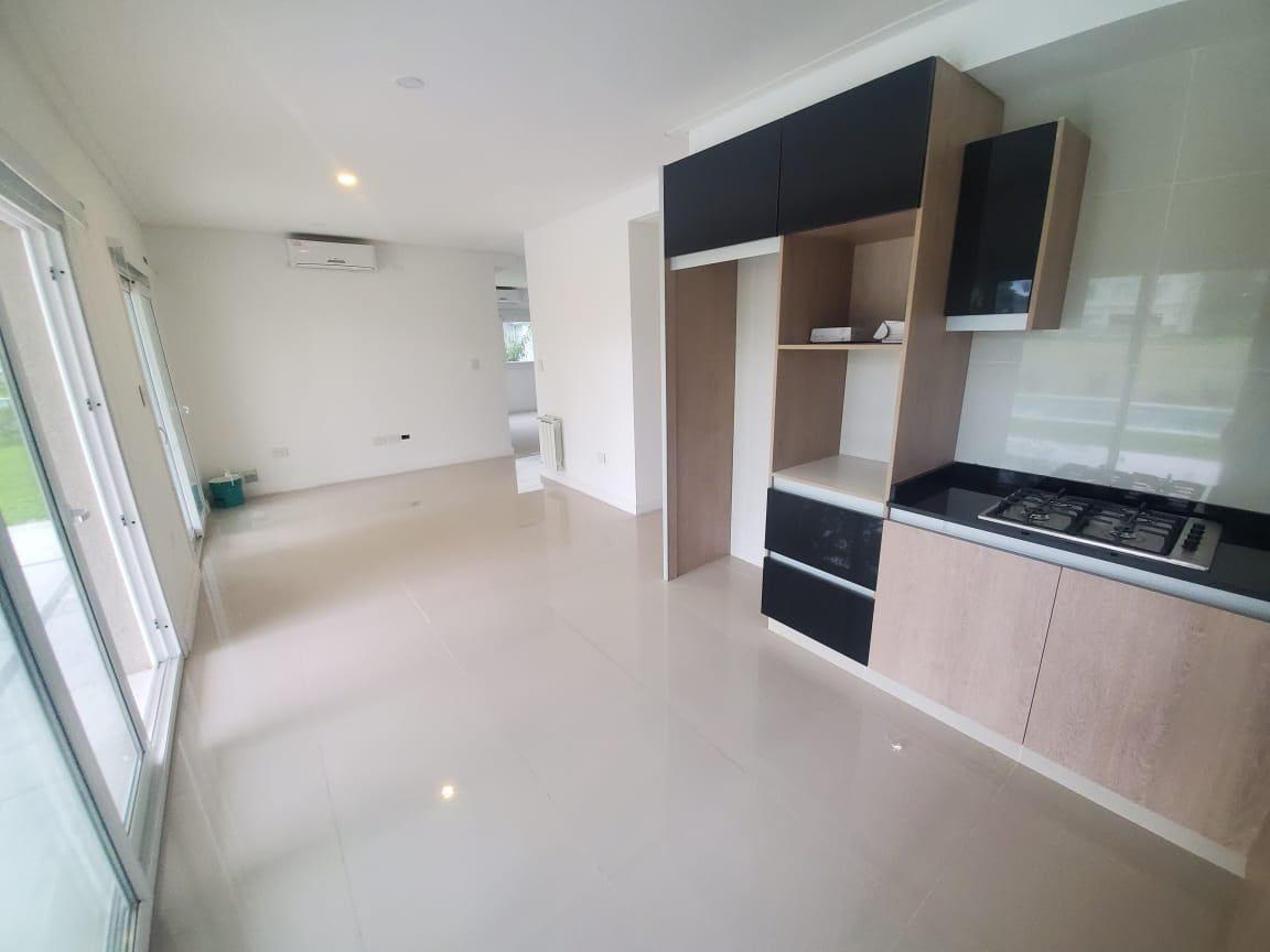 Casa de estilo clásico de 5 ambientes en venta en Saint Thomas Oeste Canning