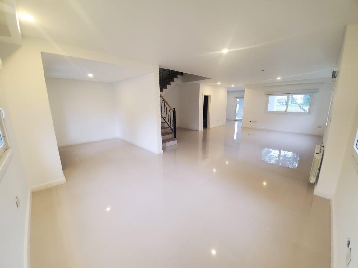 Casa de estilo clásico de 5 ambientes en venta en Saint Thomas Oeste Canning
