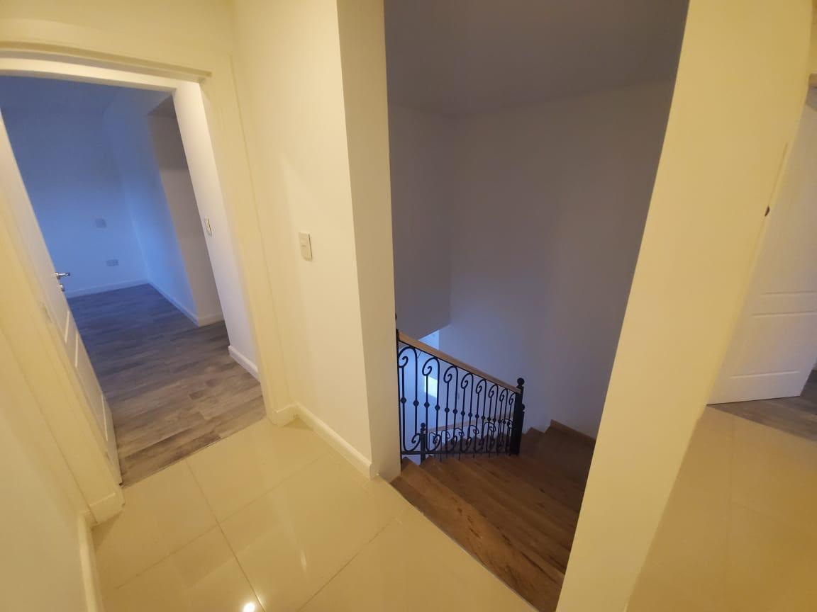 Casa de estilo clásico de 5 ambientes en venta en Saint Thomas Oeste Canning