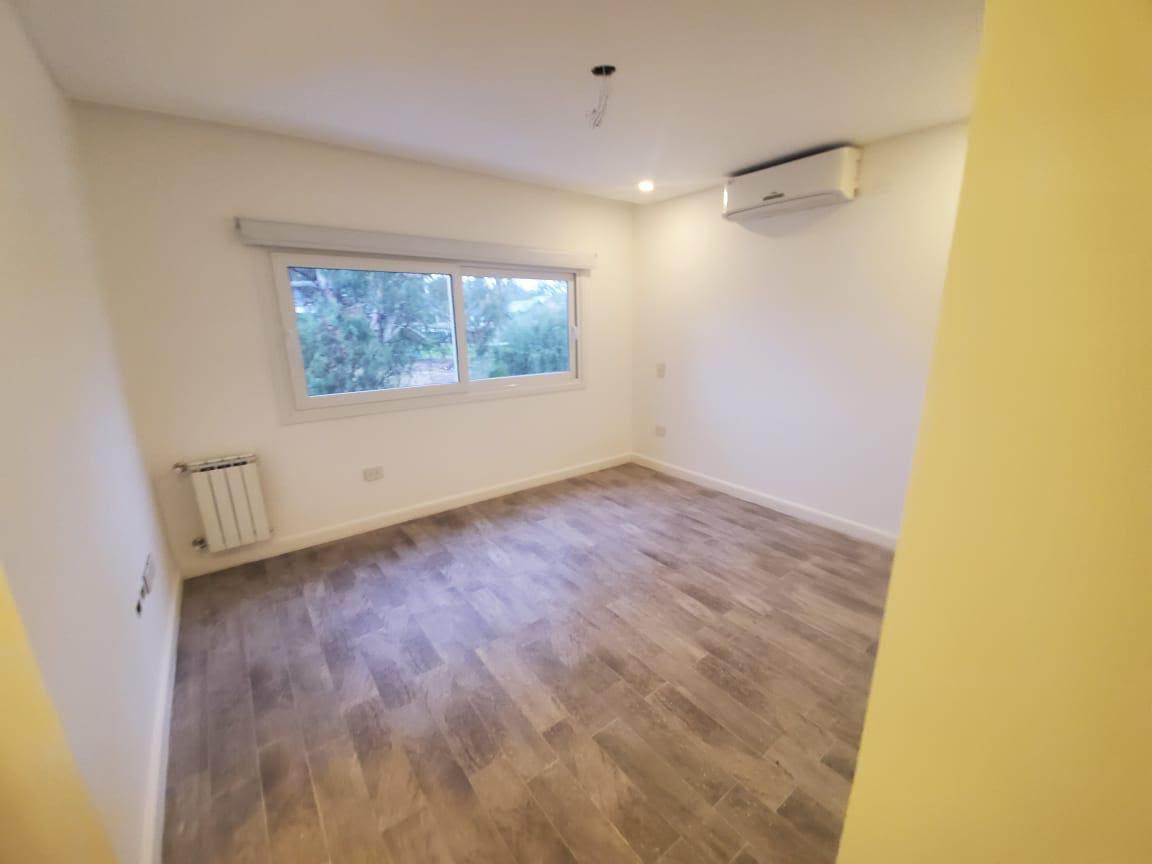 Casa de estilo clásico de 5 ambientes en venta en Saint Thomas Oeste Canning