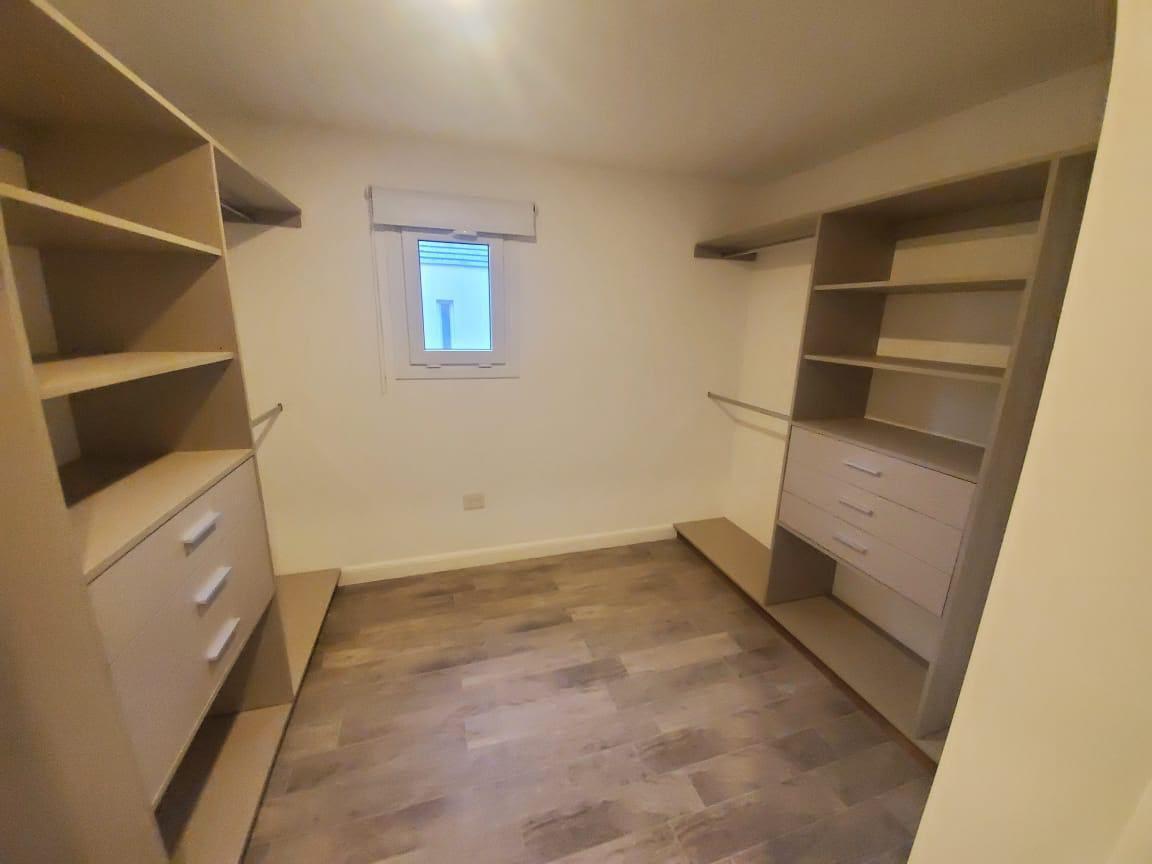 Casa de estilo clásico de 5 ambientes en venta en Saint Thomas Oeste Canning