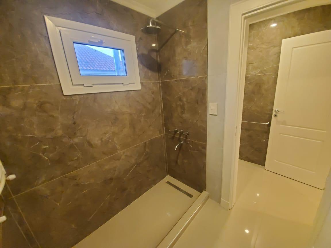 Casa de estilo clásico de 5 ambientes en venta en Saint Thomas Oeste Canning