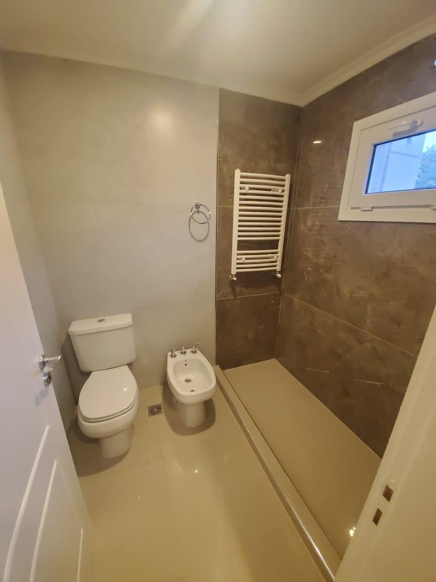 Casa de estilo clásico de 5 ambientes en venta en Saint Thomas Oeste Canning