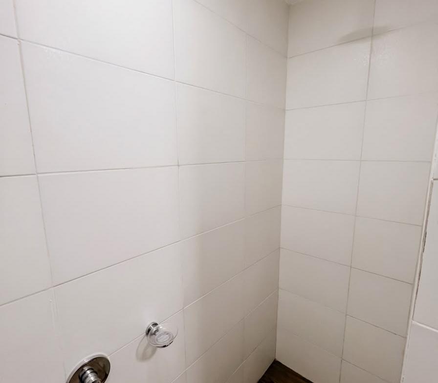 896