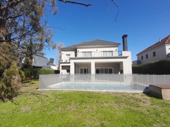 Casa de estilo clásico de 5 ambientes en venta en Saint Thomas Oeste Canning