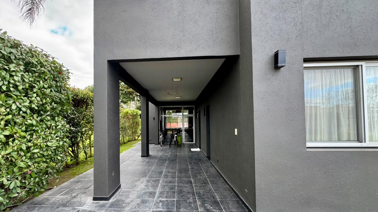 Casa con 4 dormitorios en venta en Los Naranjos I Canning