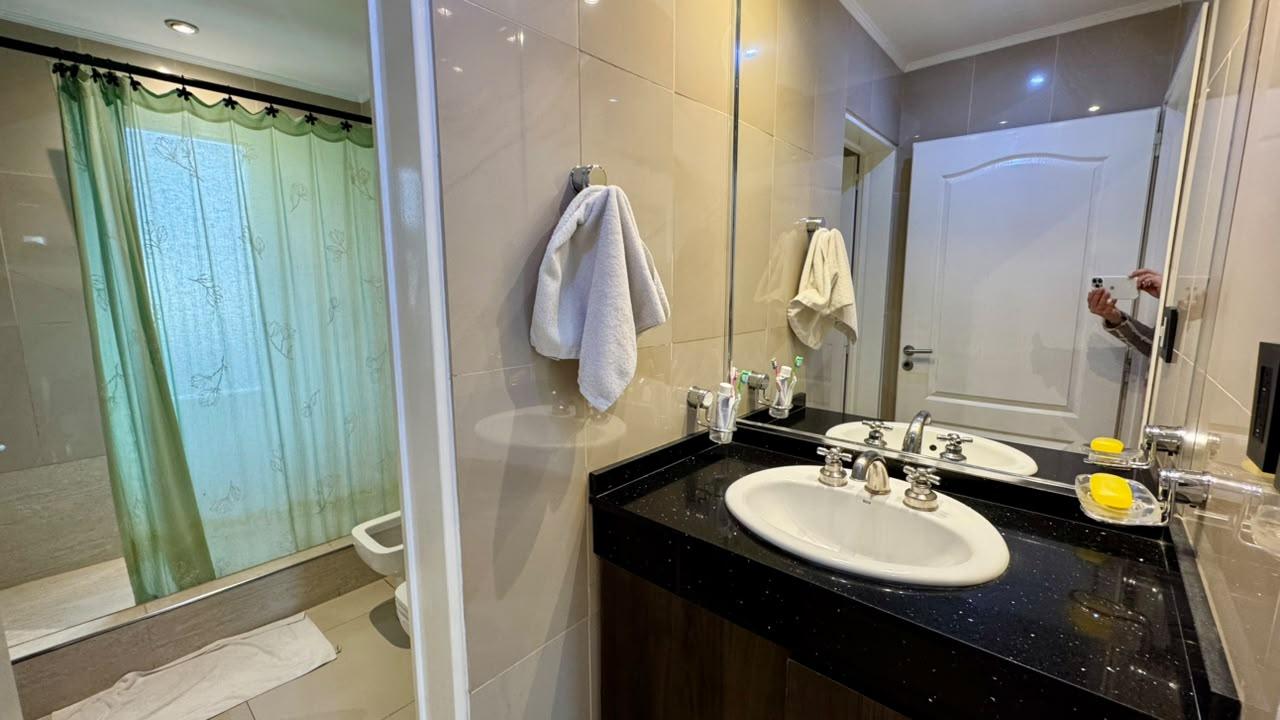 Casa con 4 dormitorios en venta en Los Naranjos I Canning