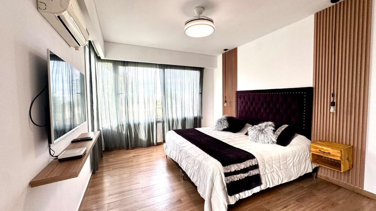 Casa con 4 dormitorios en venta en Los Naranjos I Canning