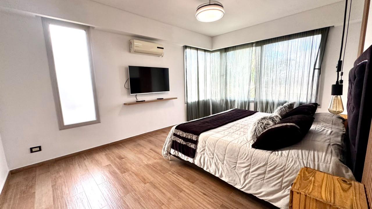 Casa con 4 dormitorios en venta en Los Naranjos I Canning