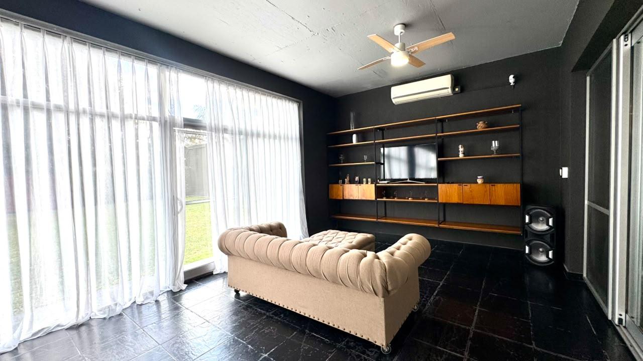 Casa con 4 dormitorios en venta en Los Naranjos I Canning