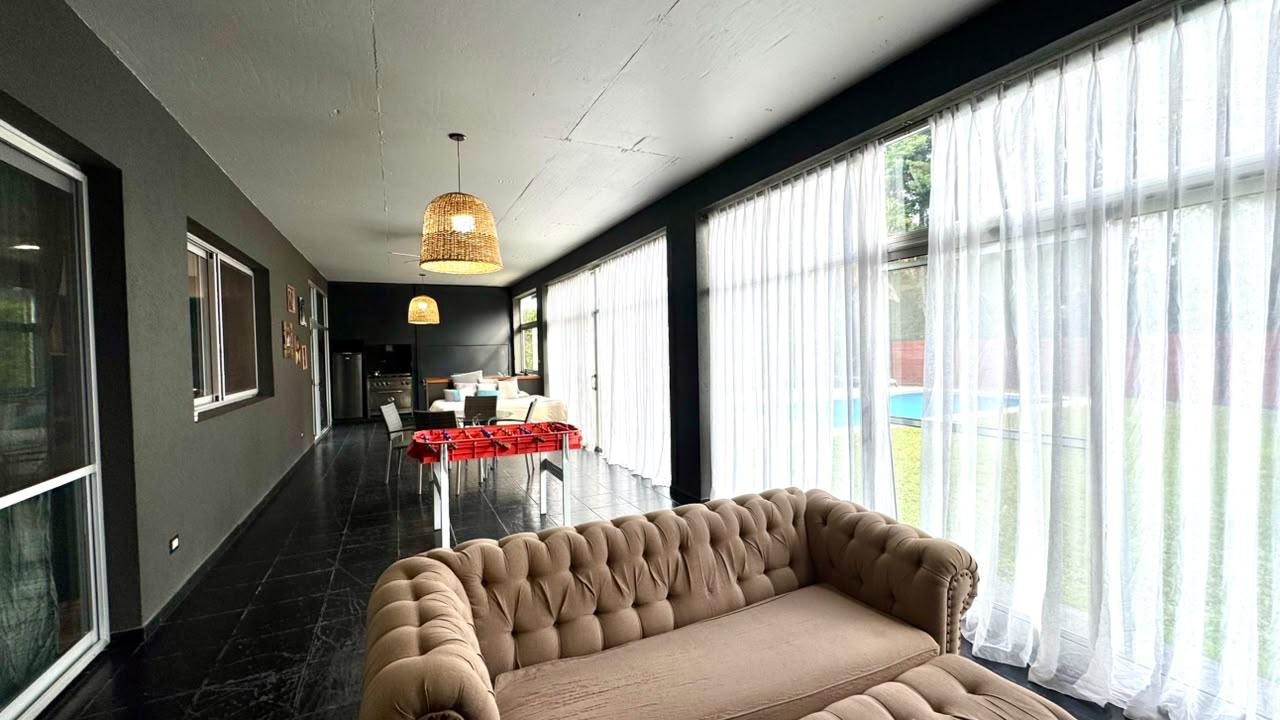 Casa con 4 dormitorios en venta en Los Naranjos I Canning