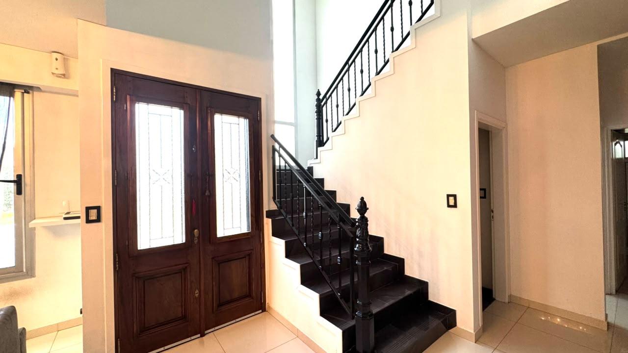 Casa con 4 dormitorios en venta en Los Naranjos I Canning