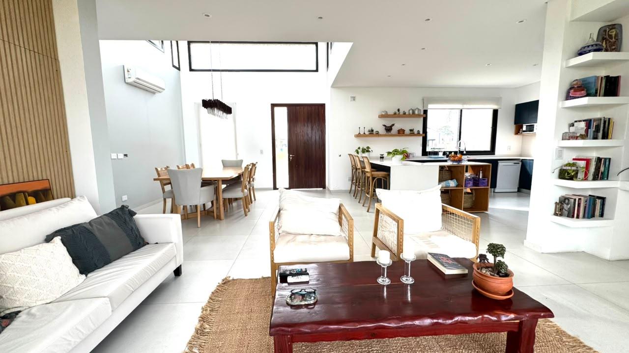 Venta Casa en una planta Lote de 600 m2 en esquina Lagos de Canning