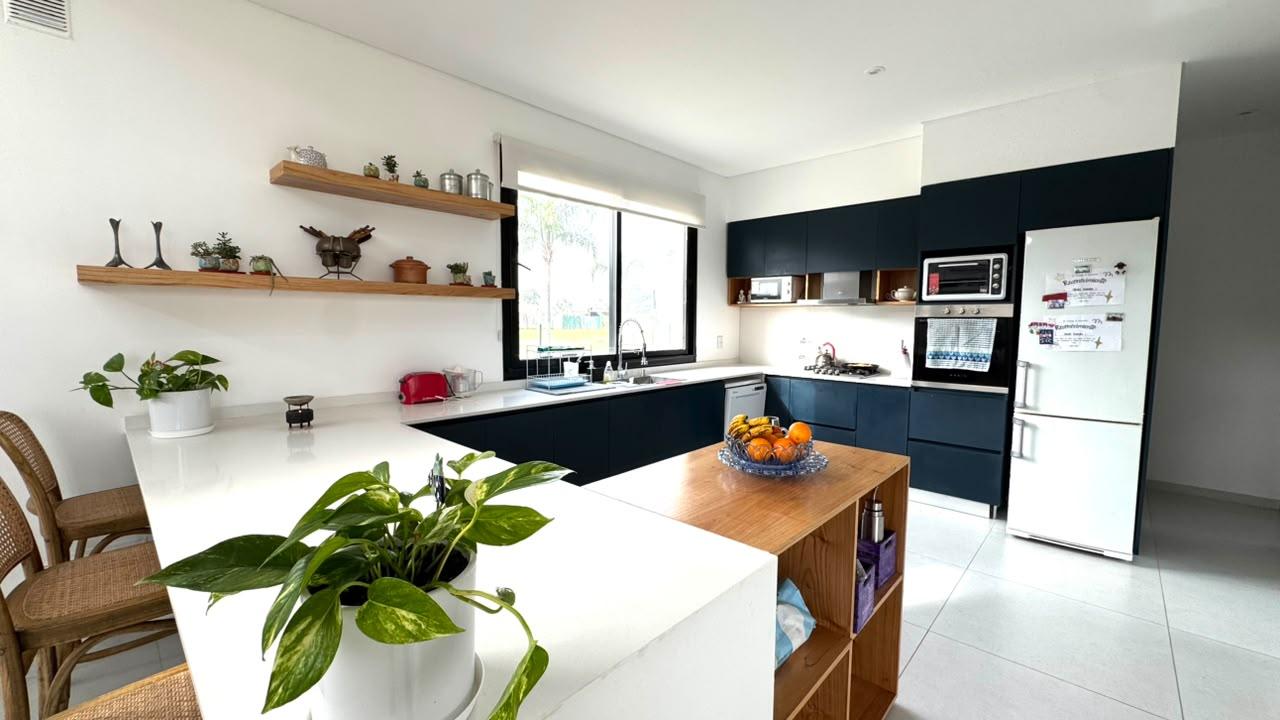 Venta Casa en una planta Lote de 600 m2 en esquina Lagos de Canning