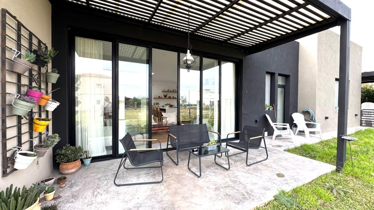 Venta Casa en una planta Lote de 600 m2 en esquina Lagos de Canning
