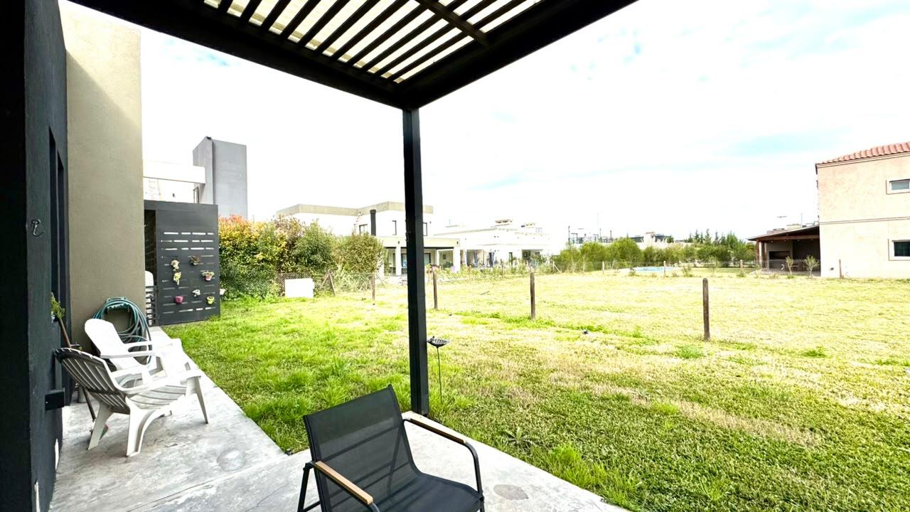 Venta Casa en una planta Lote de 600 m2 en esquina Lagos de Canning