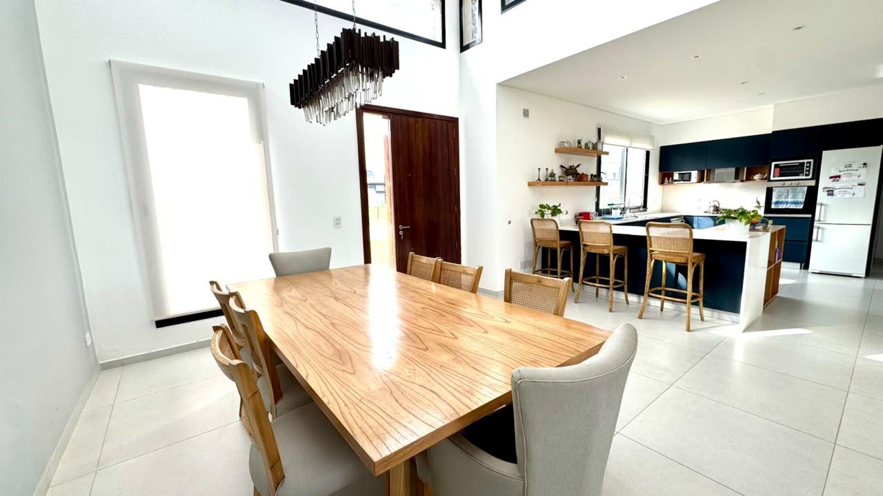 Venta Casa en una planta Lote de 600 m2 en esquina Lagos de Canning