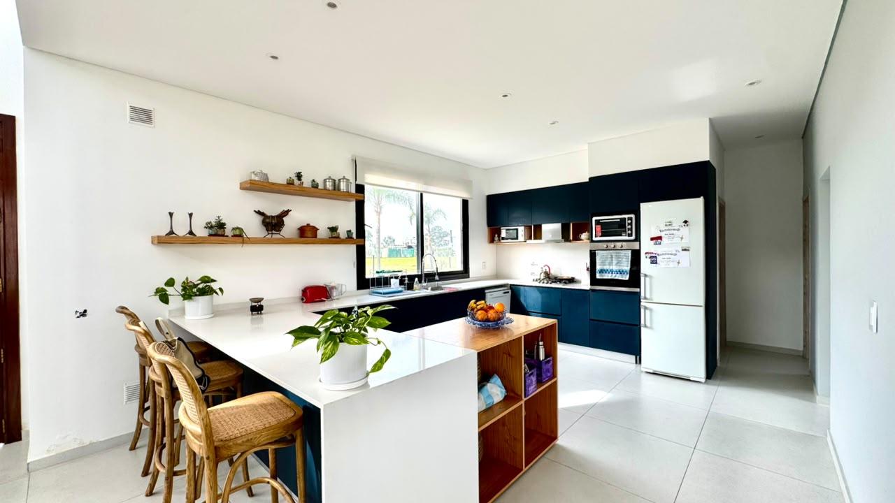 Venta Casa en una planta Lote de 600 m2 en esquina Lagos de Canning