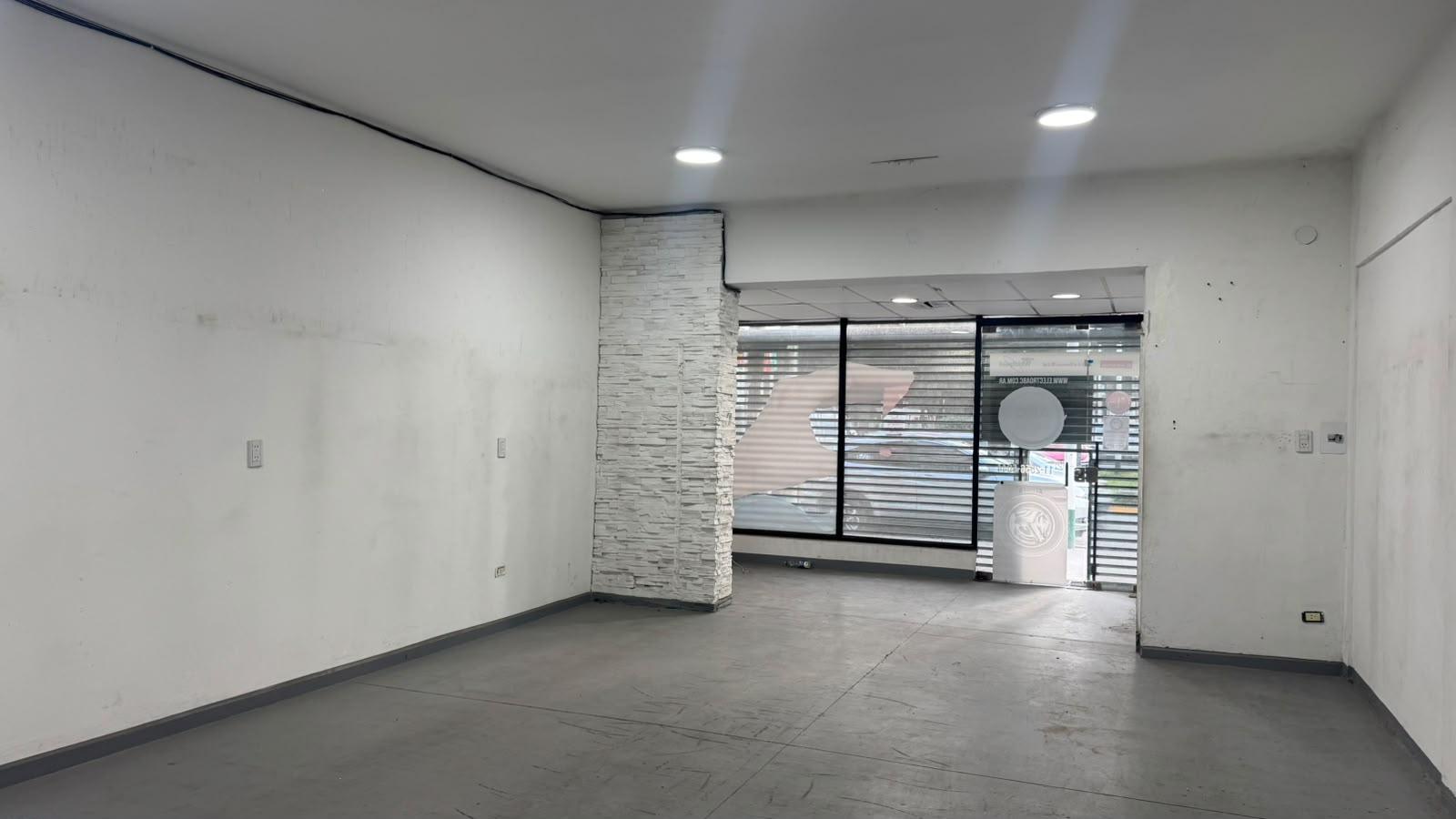 WhatsApp Image 2026-09-11 at 13.34.20 Local Comercial Alquiler Av. Mariano Castex Canning Ezeiza