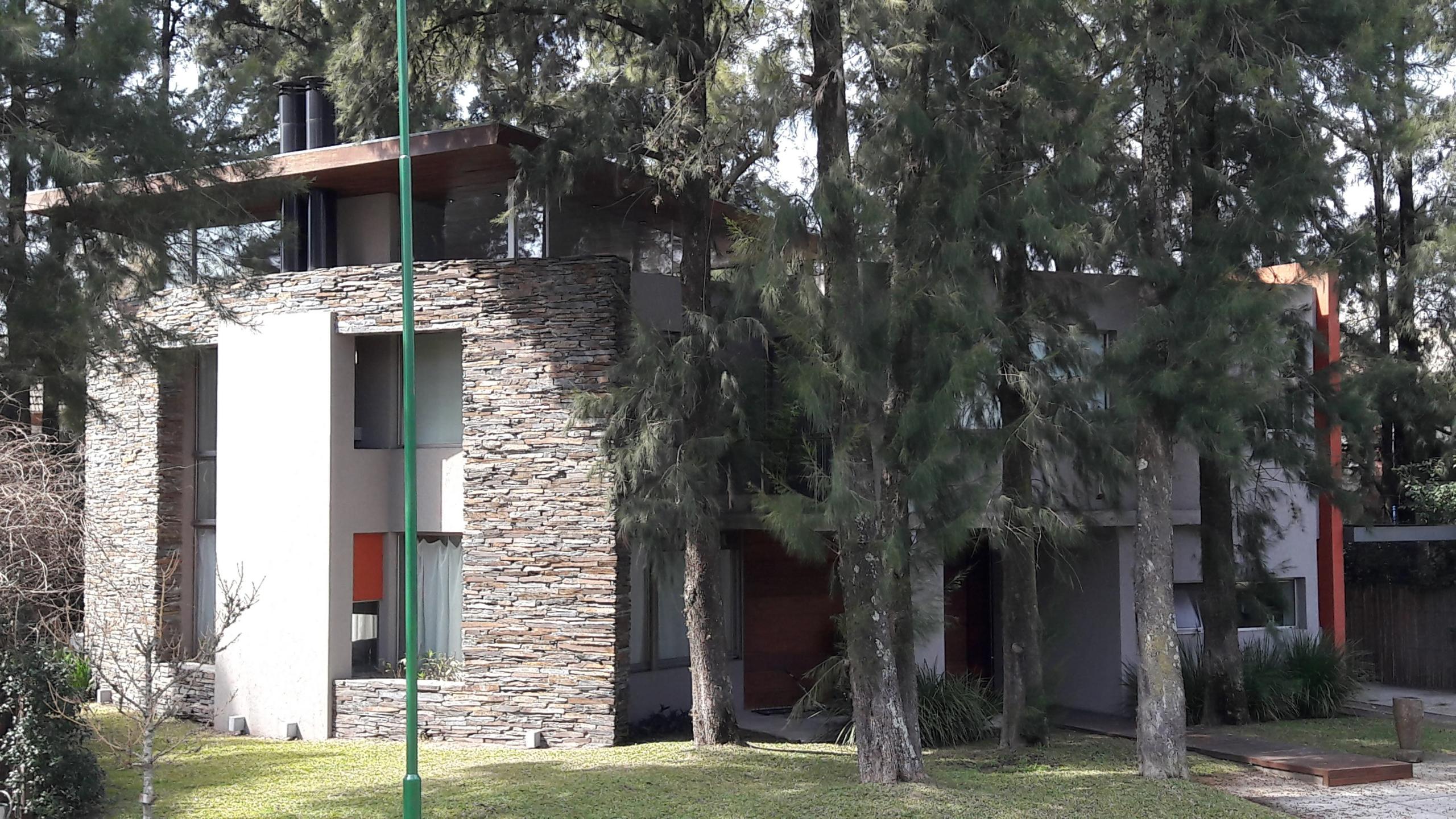 Casa en alquiler temporal en Ezeiza La Deseada amoblada
