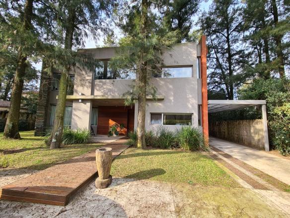 Casa en alquiler temporal en Ezeiza La Deseada amoblada