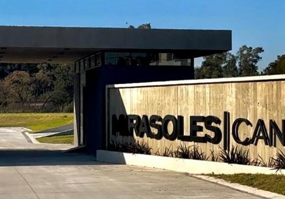 Departamento de 4 ambientes con jardín en venta con cochera en Canning – Complejo Dharma