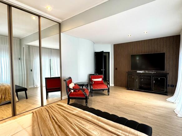 Casa remodelada y restructurada en venta, en Saint Thomas Sur, Canning