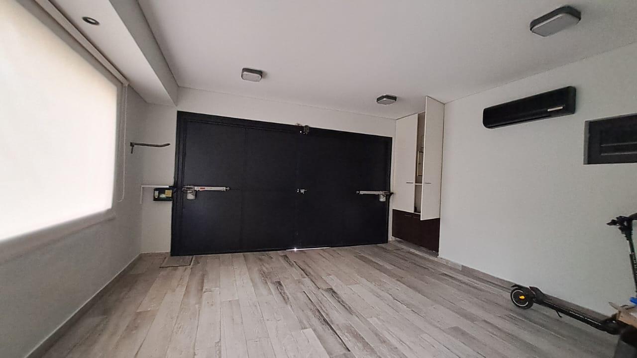 WhatsApp Image 2026-09-12 at 12.20.37 (2) Casa remodelada y restructurada en venta, en Saint Thomas Sur, Canning