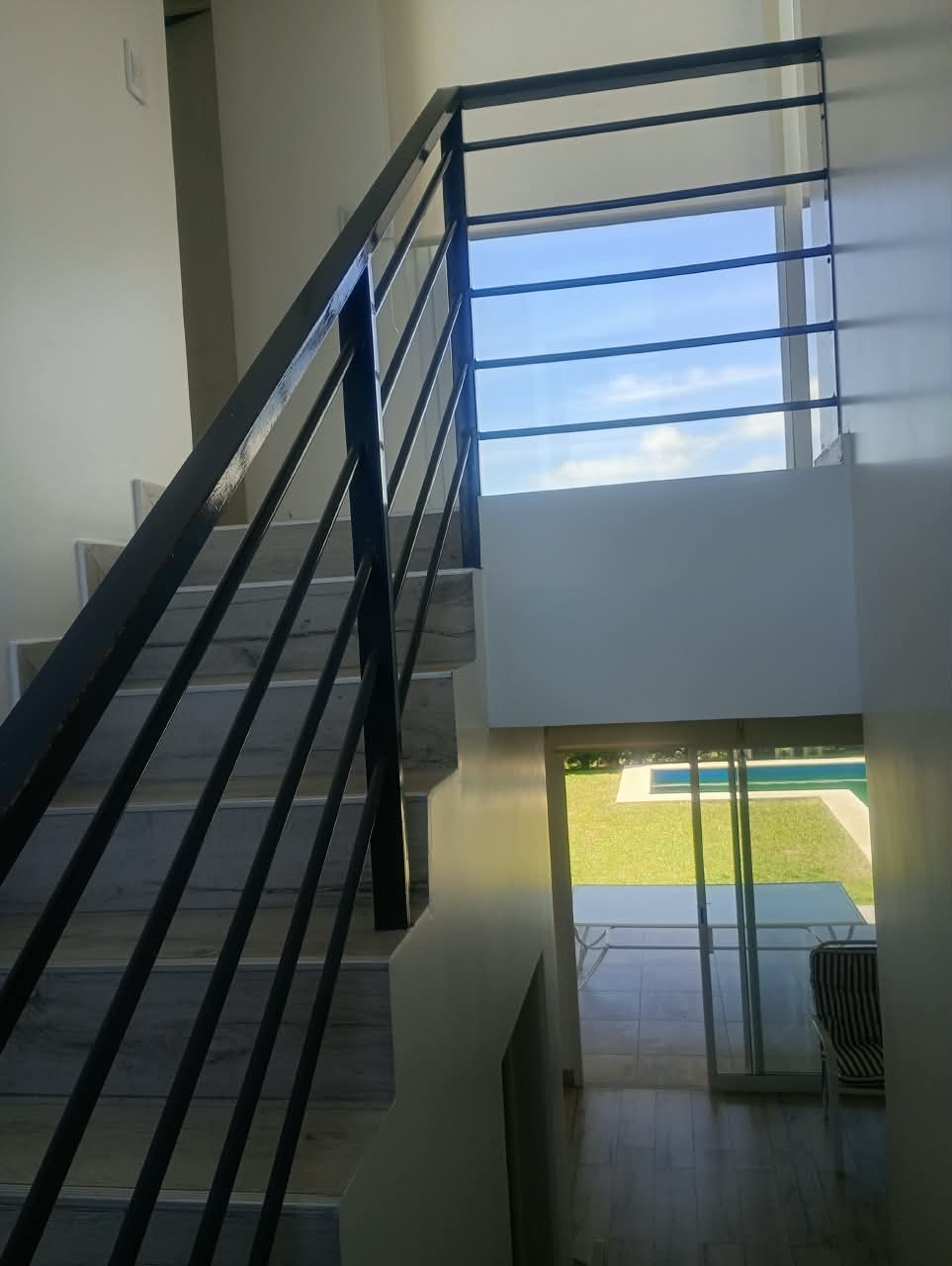 Casa en alquiler en barrio Los Talas en dos plantas amoblada Canning