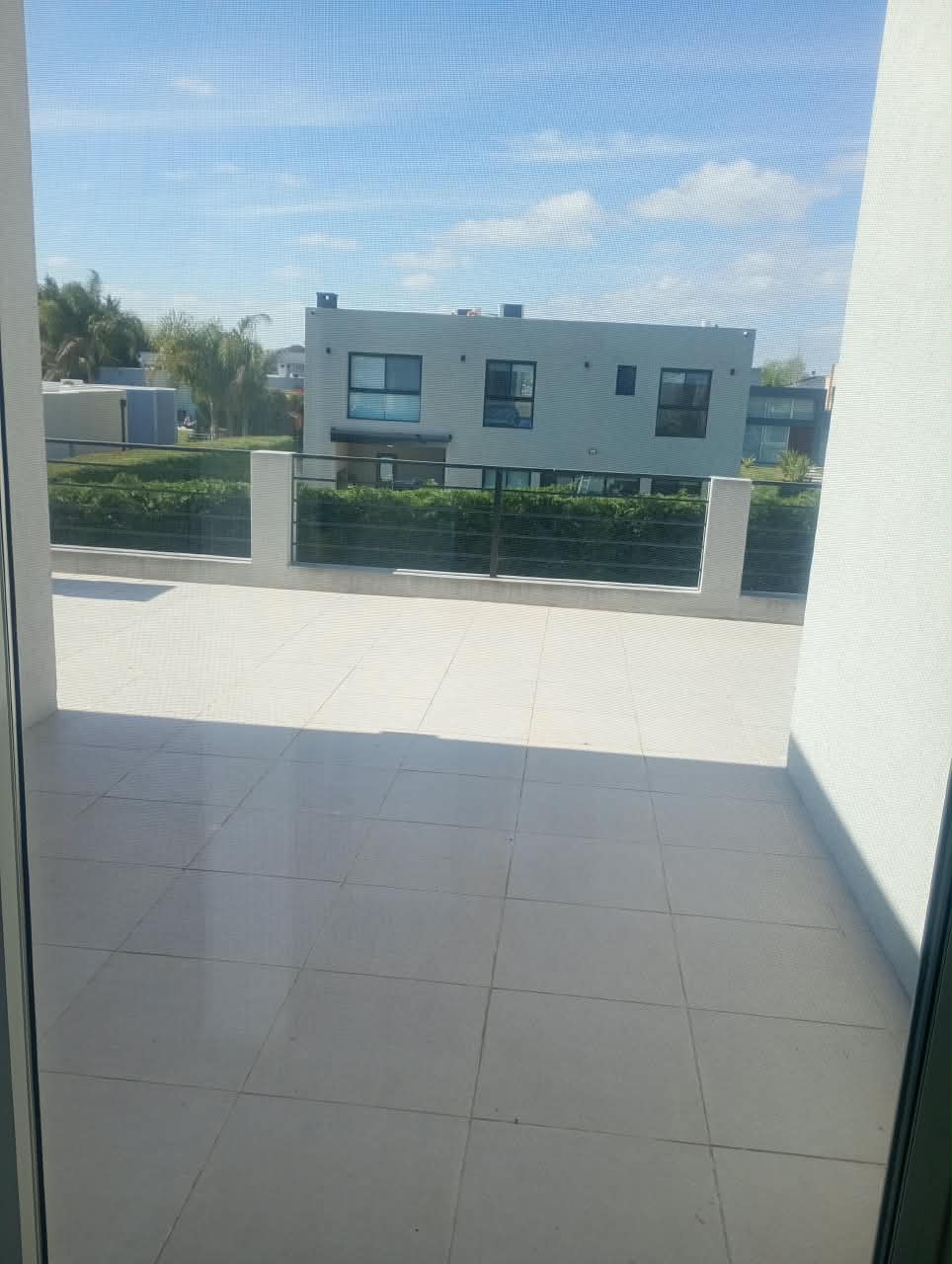 Casa en alquiler en barrio Los Talas en dos plantas amoblada Canning