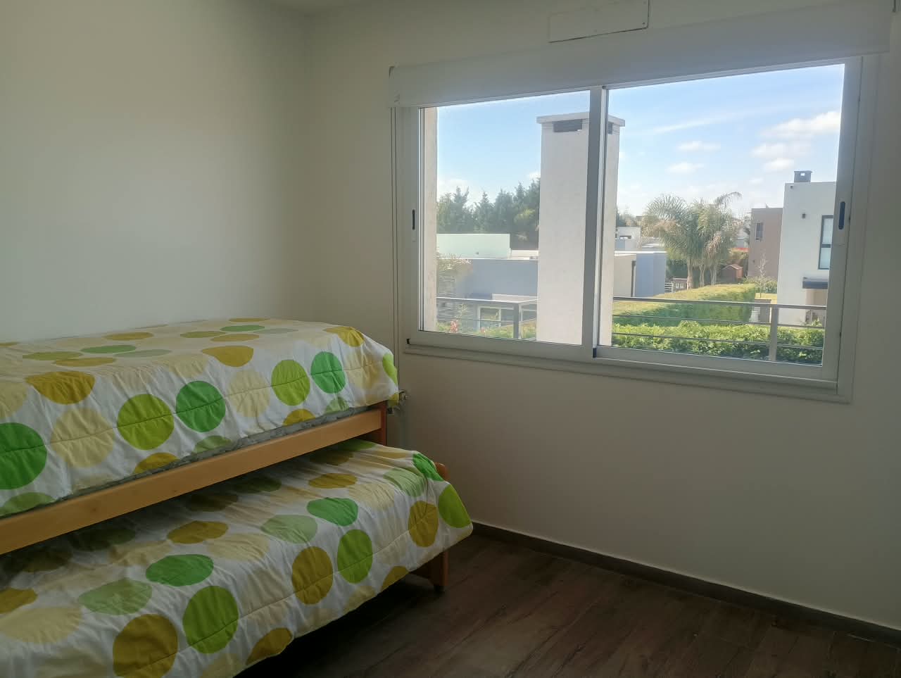 Casa en alquiler en barrio Los Talas en dos plantas amoblada Canning