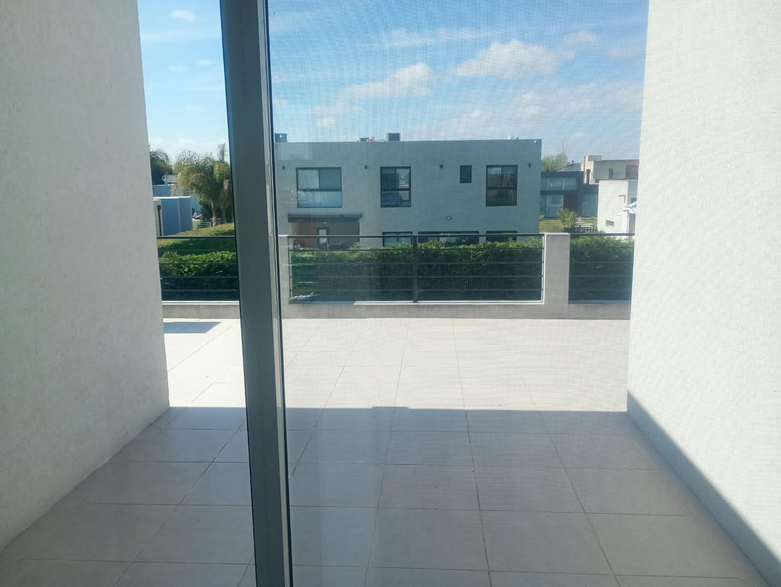 Casa en alquiler en barrio Los Talas en dos plantas amoblada Canning