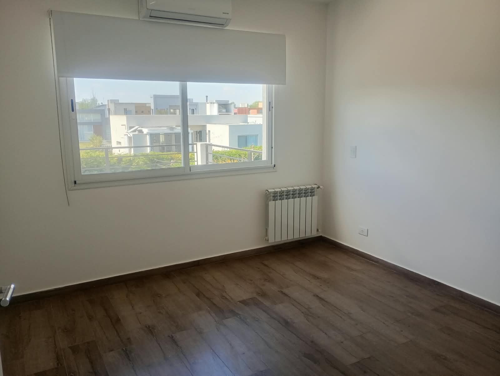 Casa en alquiler en barrio Los Talas en dos plantas amoblada Canning