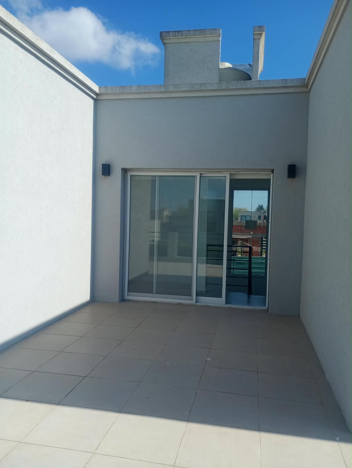 Casa en alquiler en barrio Los Talas en dos plantas amoblada Canning